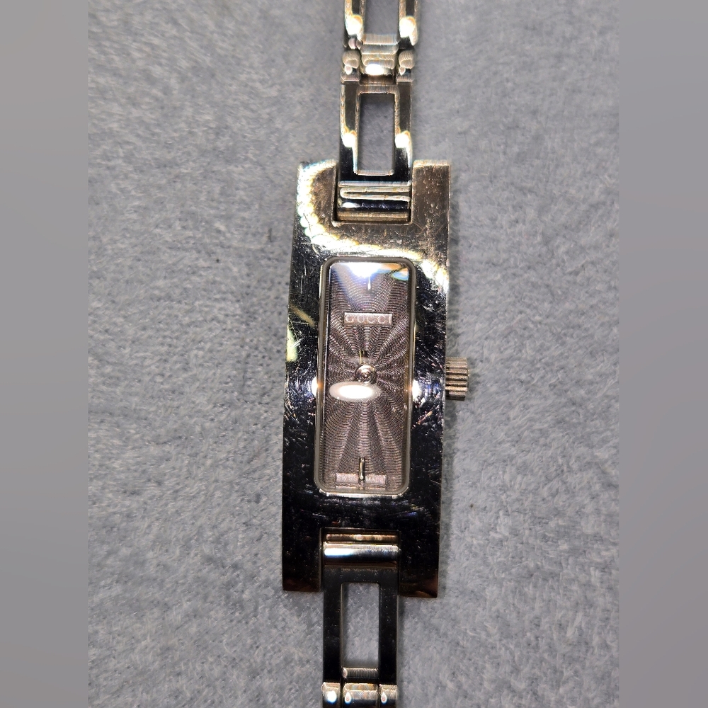 Gucci Silver Watch COA INCLUDED! - Picture 5 of 15
